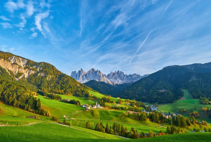 Image by Oleksandr Ryzhkov on Freepik | The majestic peaks of the Italian Alps captivate with their breathtaking beauty.
